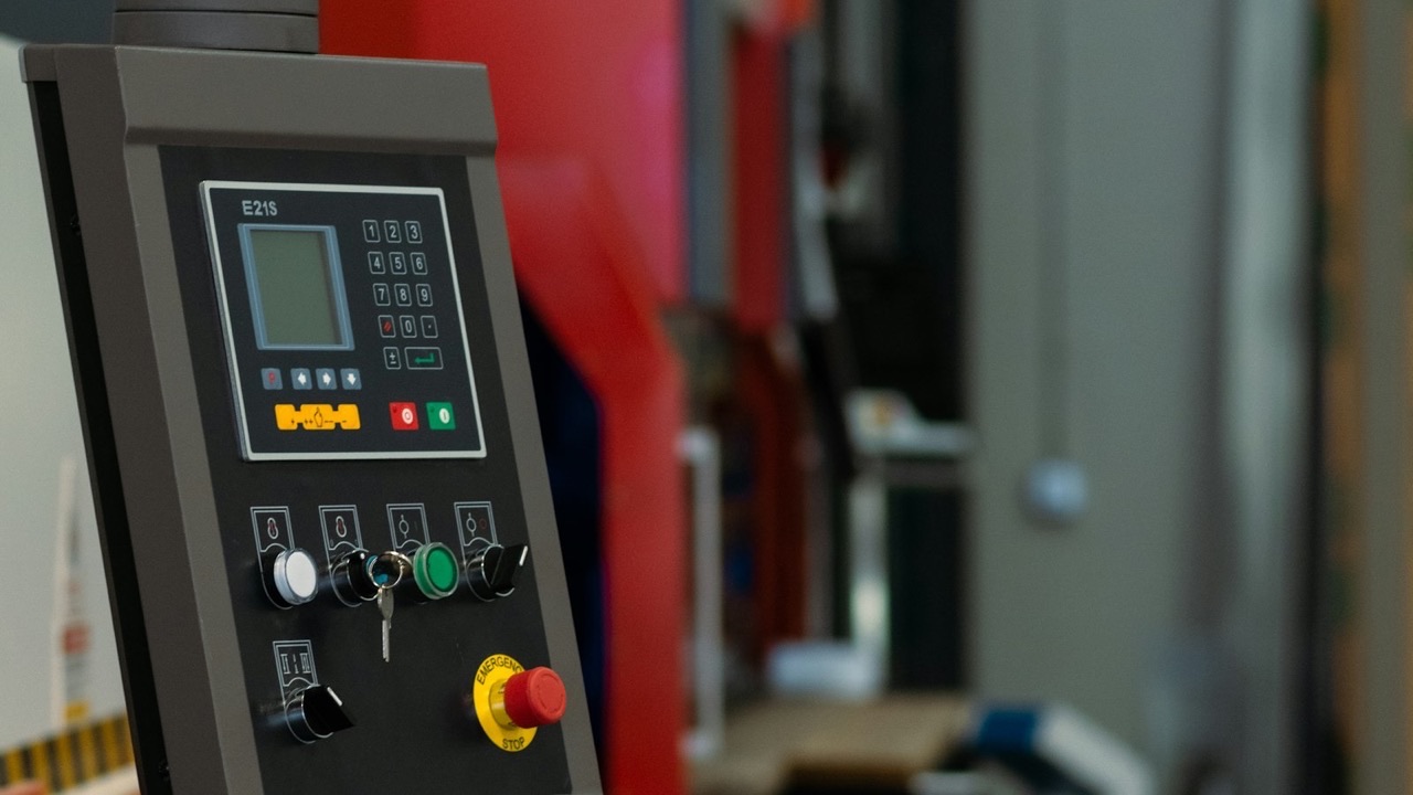 6 Axis Press Brake: What the Six Axes Actually Do (and When You Need Them)